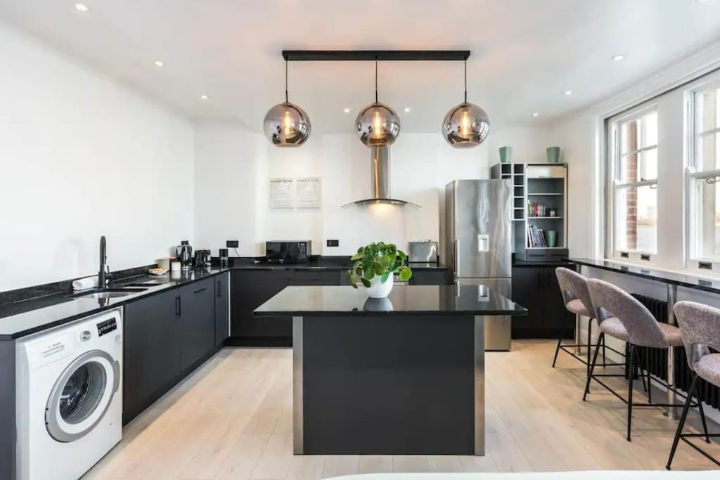 3 X Bedroom Riverside Flat With Hot Tub On Roof Terrace Londres Exterior foto