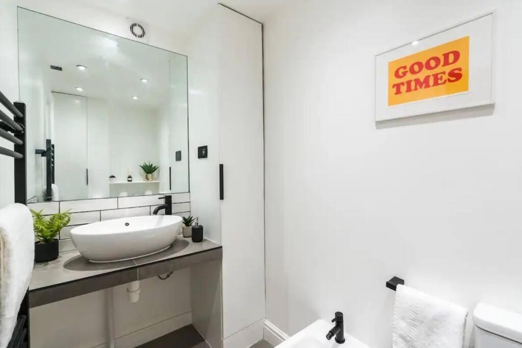 3 X Bedroom Riverside Flat With Hot Tub On Roof Terrace Londres Exterior foto