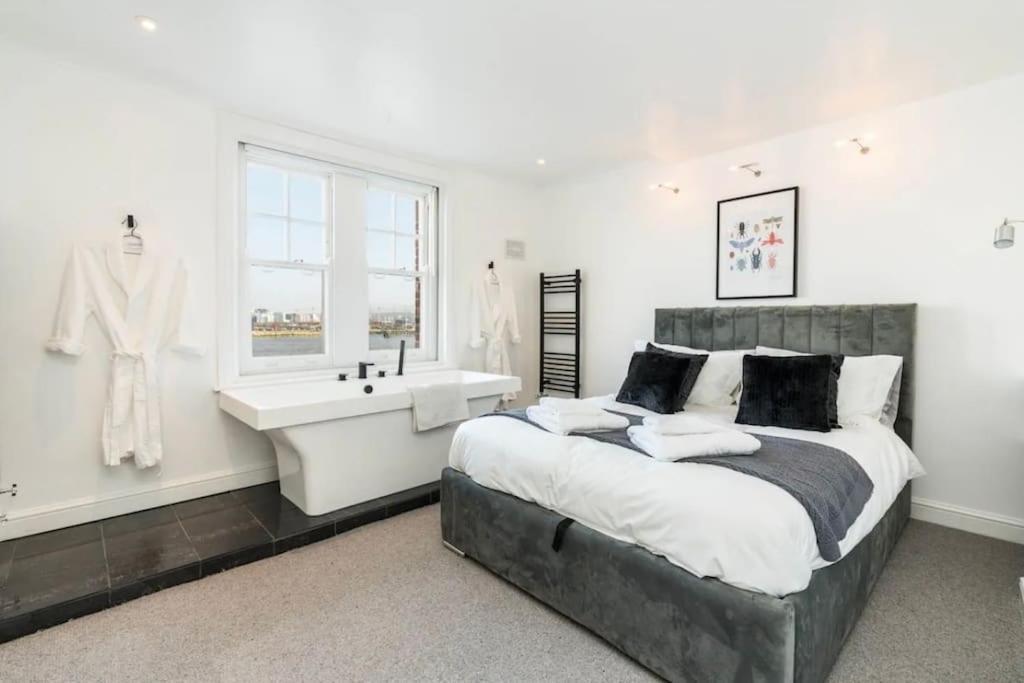 3 X Bedroom Riverside Flat With Hot Tub On Roof Terrace Londres Exterior foto