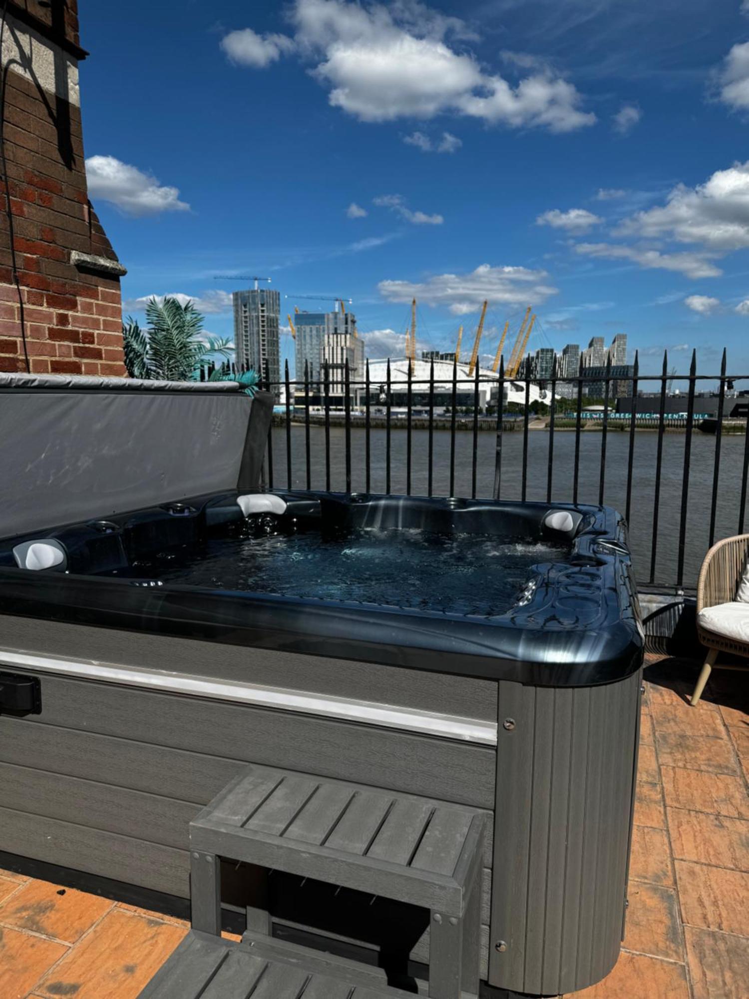 3 X Bedroom Riverside Flat With Hot Tub On Roof Terrace Londres Exterior foto